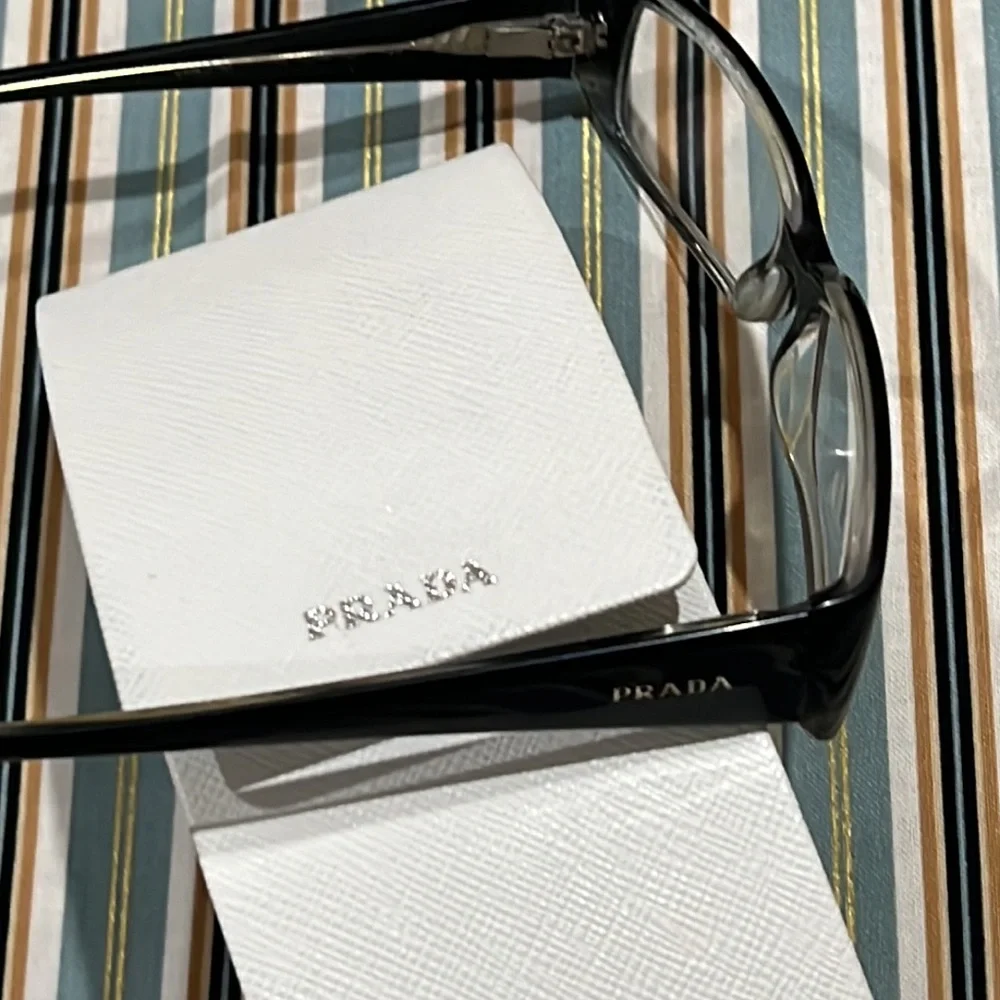 Prada - Picture 5 of 11